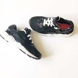 Nike Huarache little kids size 1